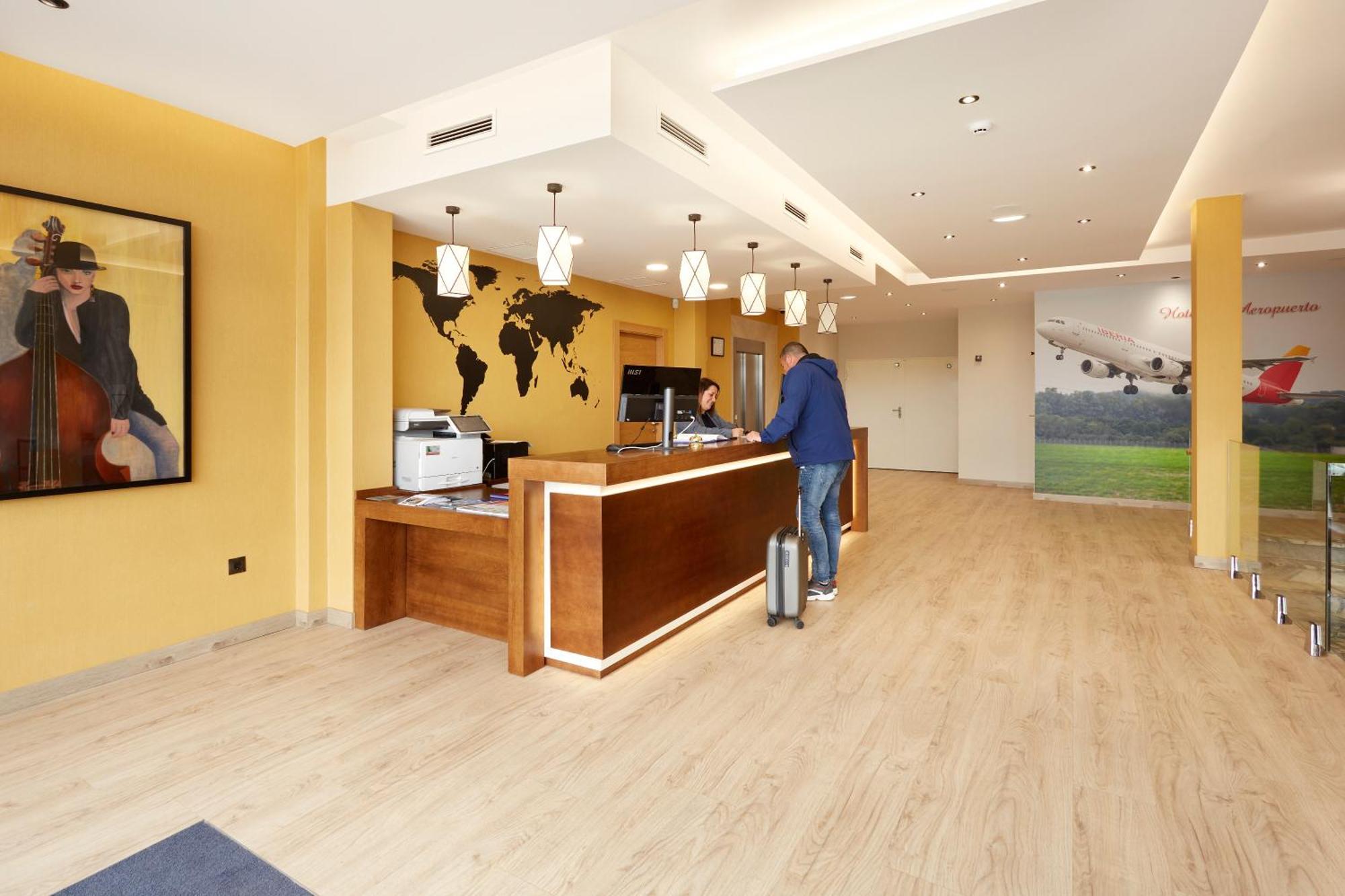 Hotel Arias Aeropuerto Сантьяго дел Монте Экстерьер фото